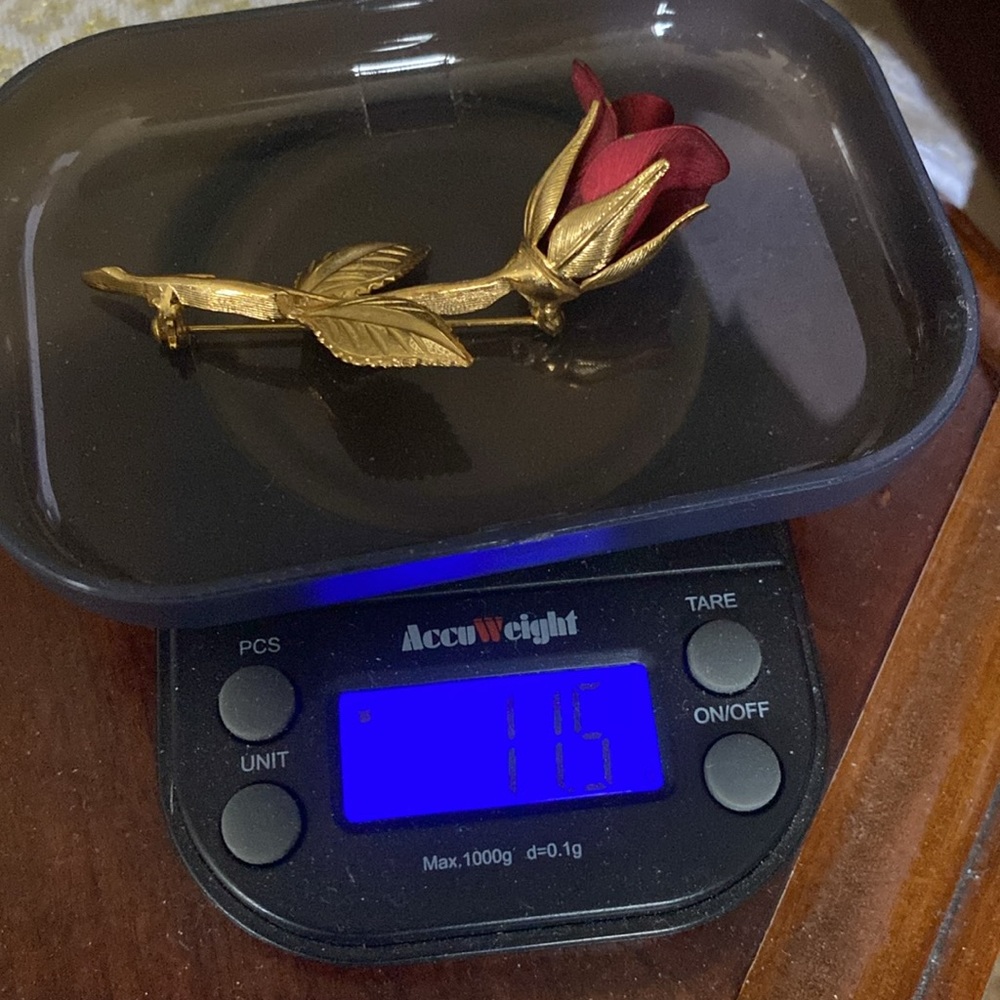 Beautiful Goldtone Stalk of Red Rose Ladies Brooch Pin. Like new, barely used. - Picture 10 of 10